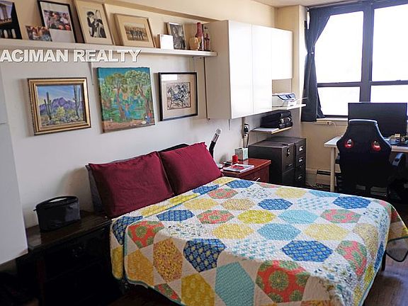 4th image of 301 Cathedral Pkwy #15E
