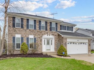 207 Springbrook Ct, Mundelein, IL 60060