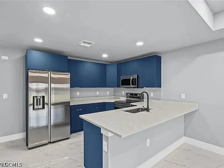 1130 Graystone Ave — Photo 6