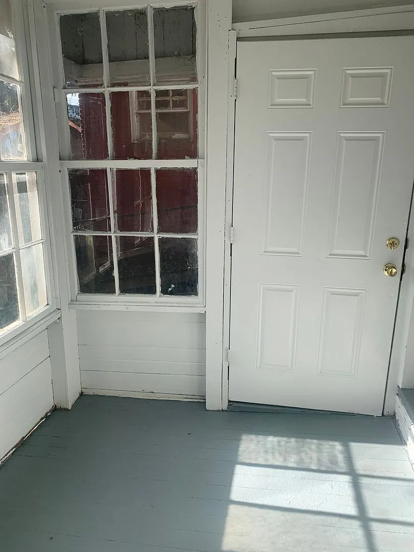 Spacious House with Parking-York City SD — Photo 3