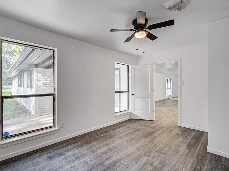 816 Glen Hollow Dr — Photo 11