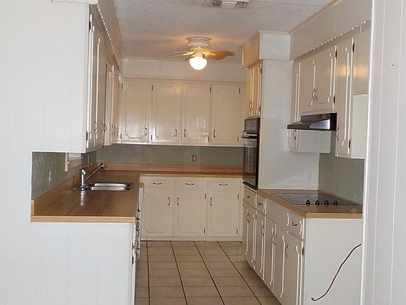 3rd image of 12 Tamar Dr