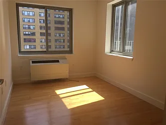 Rented by R New York