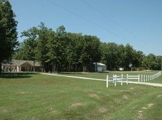 6231 E McLane Dailing Rd #R, Centralia, MO 65240