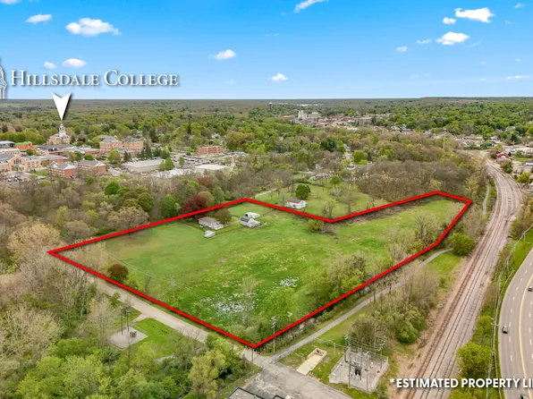 104 McClellan St, Hillsdale, MI 49242