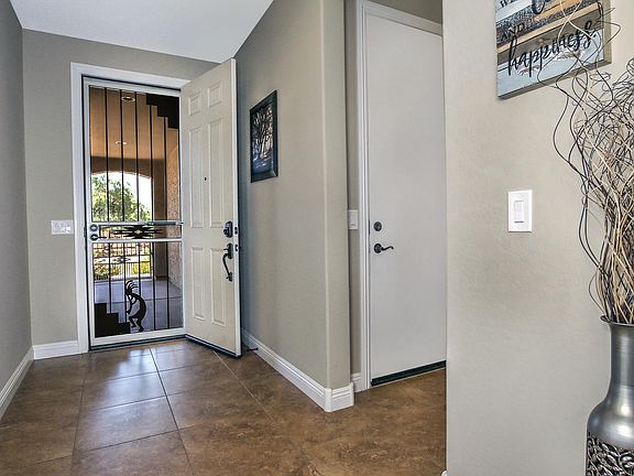 5th image of 3888 N Hawthorn Dr