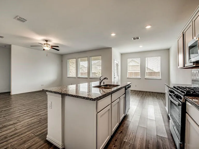 5836 Priory Dr — Photo 12