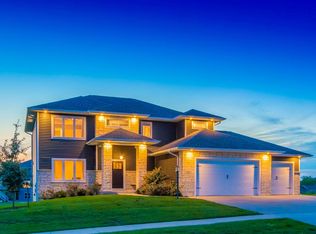 629 Sherwood Dr, Iowa City, IA 52245