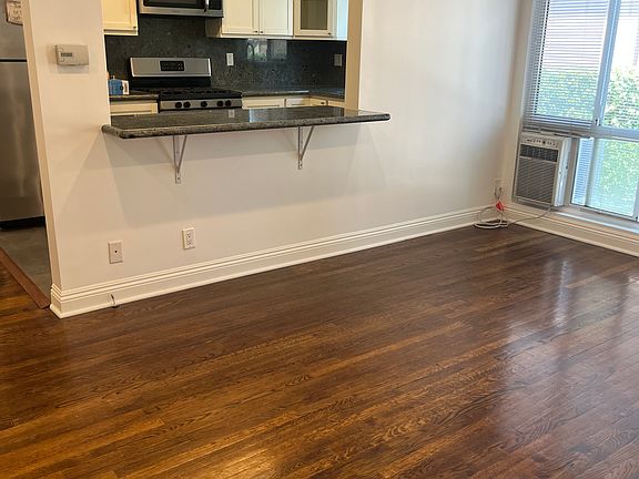 3rd image of 102 N Hayworth Ave APT 3