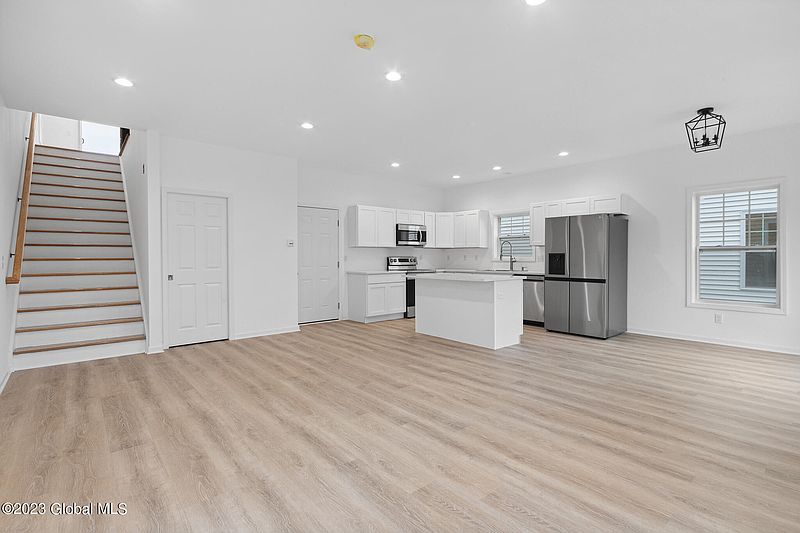 4th image of 123 Marjorie Lane #4