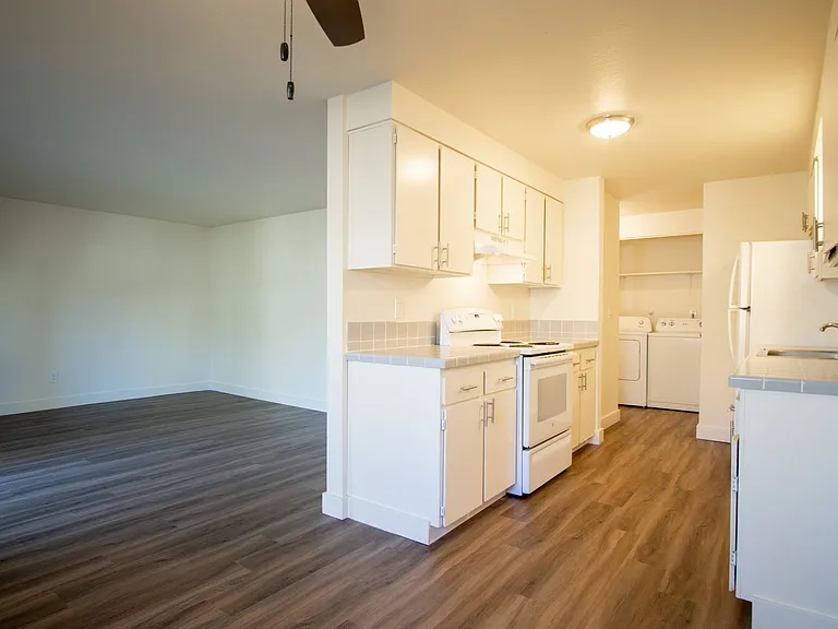 147A - Park Place Apartments — Photo 30