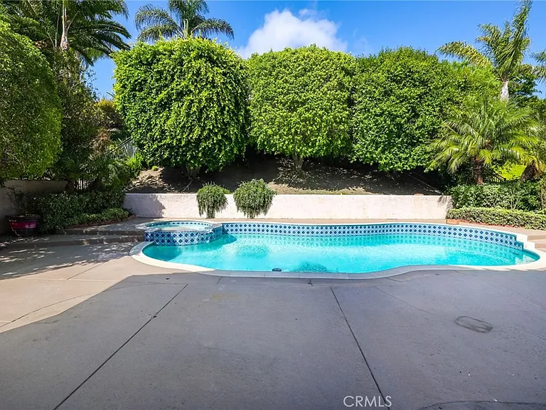 14 Fair Elms — Photo 47