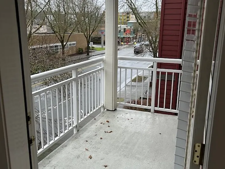 2805 NE 125th St #303 — Photo 9