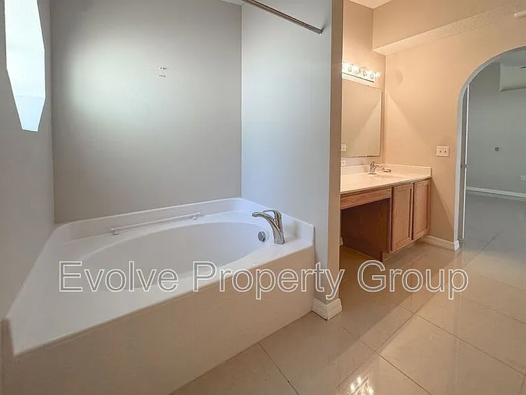 21 Llanes Pl — Photo 6