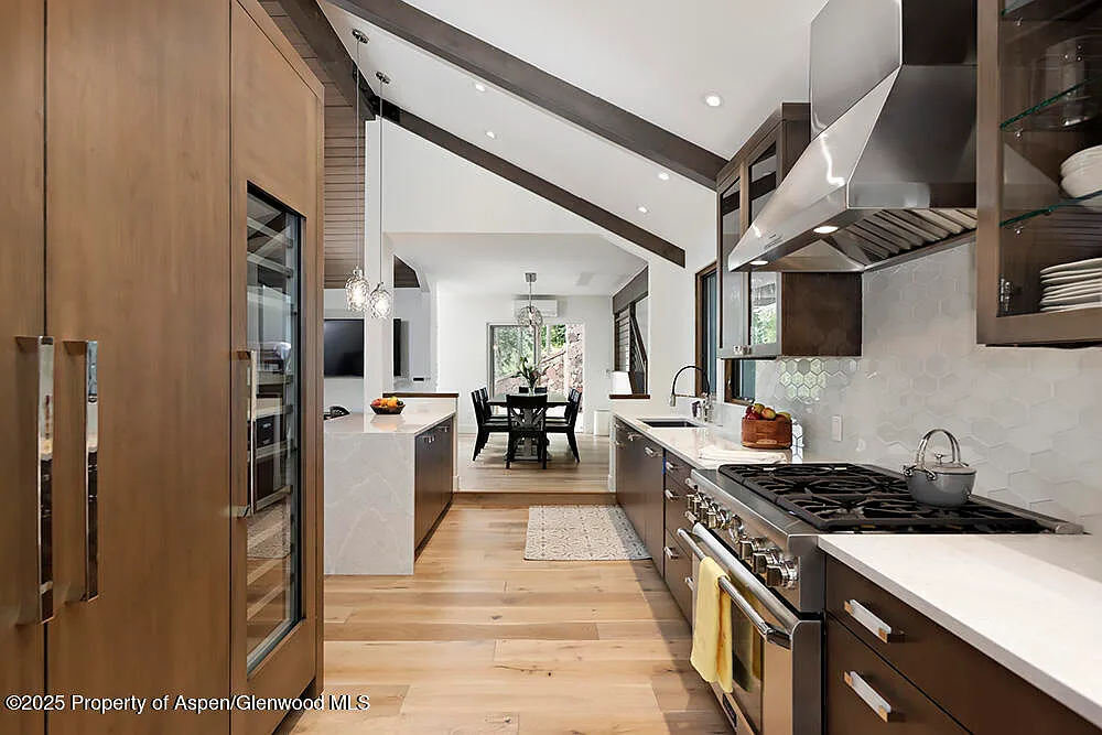5 bed, 5.0 bath, 3330 sqft, $50,000 — Photo 4