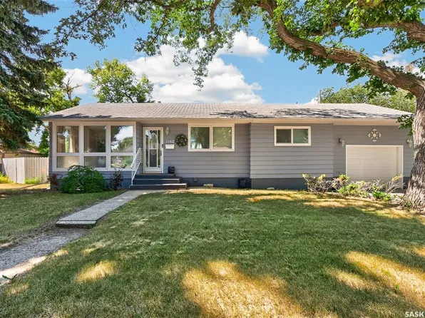 1142 Elgin AVENUE, Moose Jaw, SK S6H 4H1