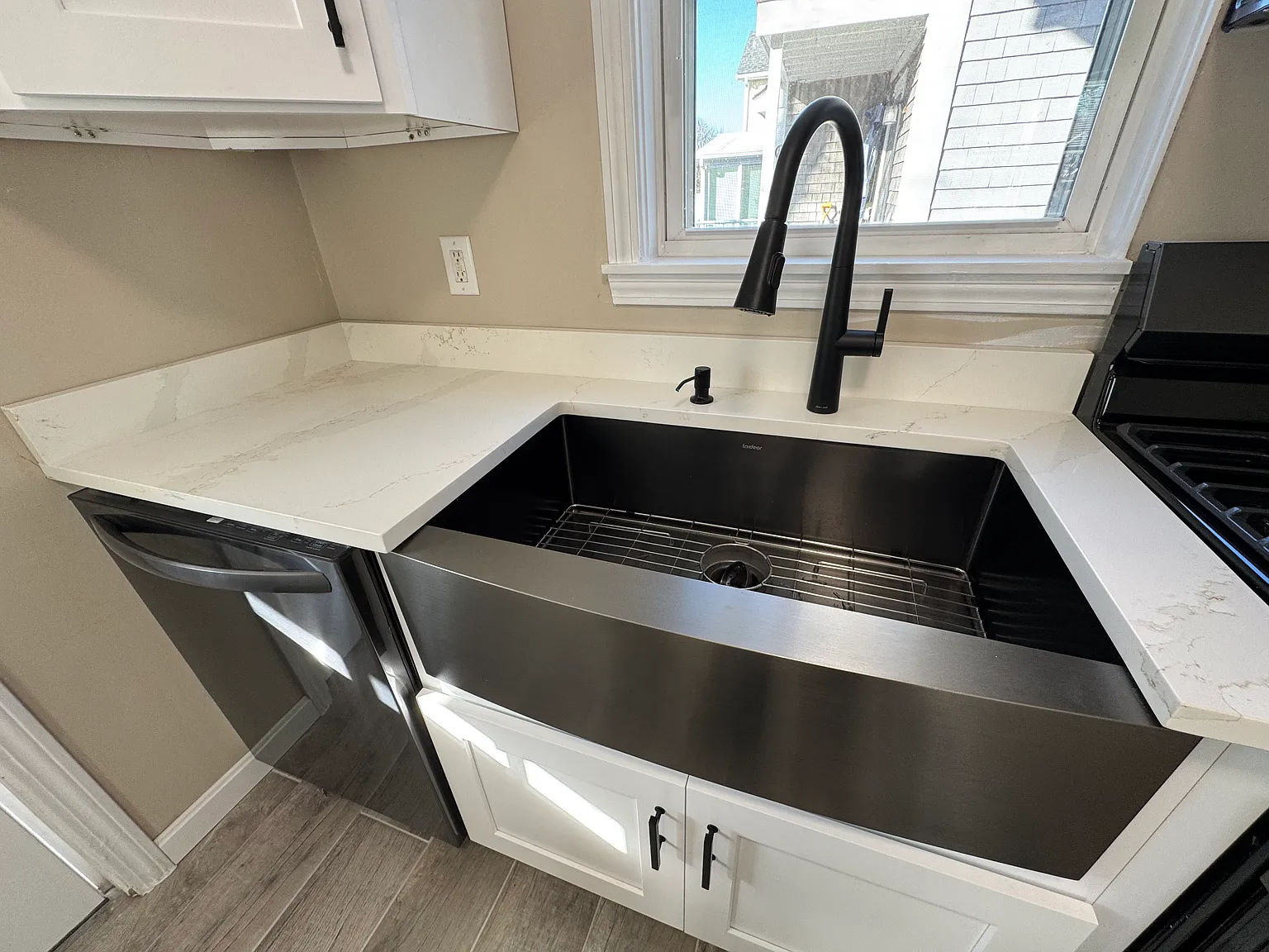 2 bed, 900 sqft, $2,600 — Photo 2