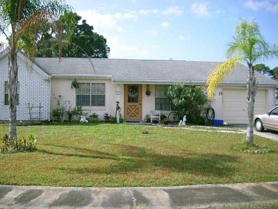 2nd image of 3235 Montclair Cir