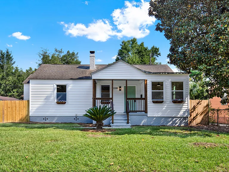2244 Greenwood St — Photo 1