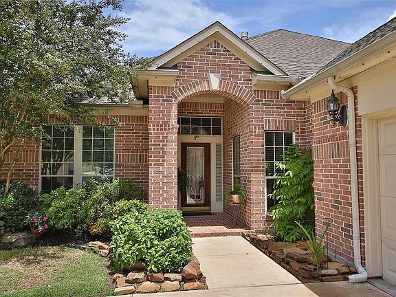 Full brick on all 4 sides. Arched brick entry and brick porch.