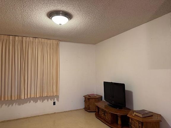 3rd image of 930 Kuialua Pl