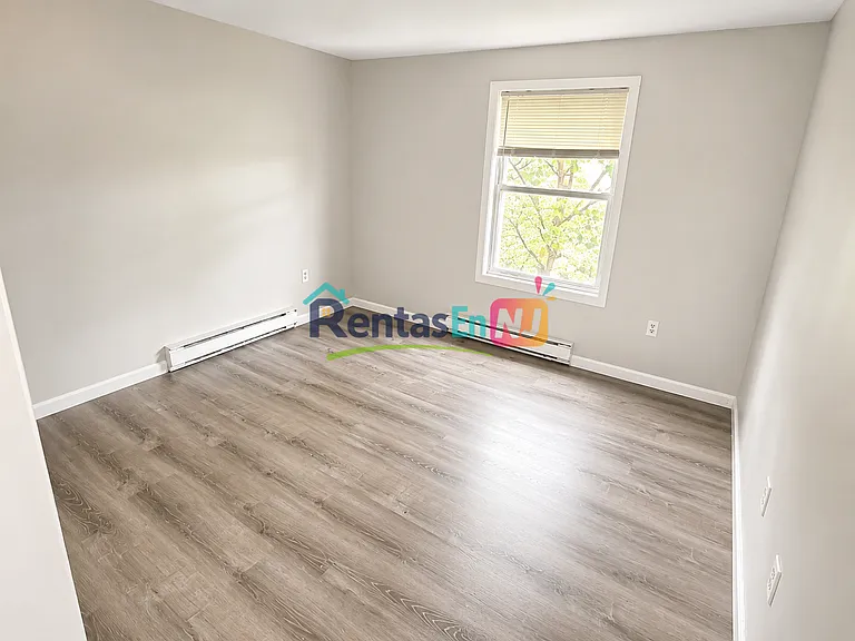 311 Littleton Ave #3B — Photo 2