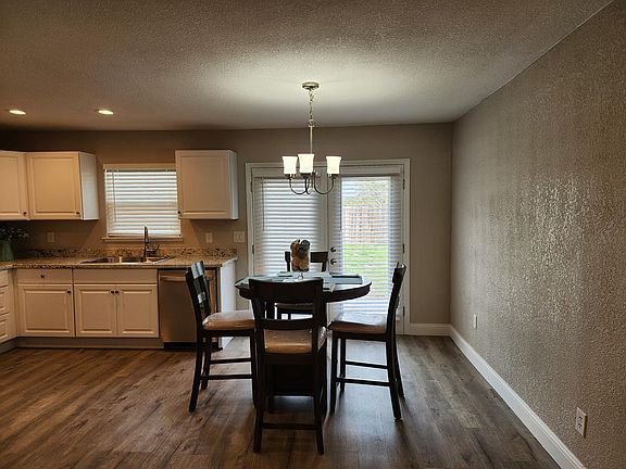 5th image of 228 Ivy Ln