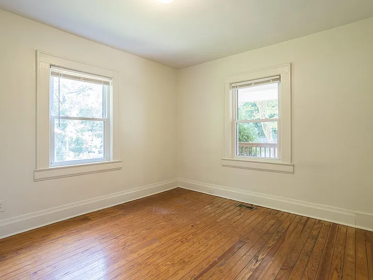 903 Onslow St — Photo 10
