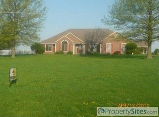 6820 S Cemetery Rd, Oak Grove, MO 64075