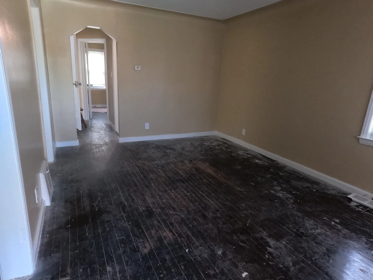 3 bed, 771 sqft, $1,100 — Photo 4