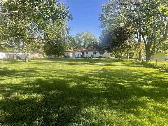 3rd image of 3211 Pleasant Dr