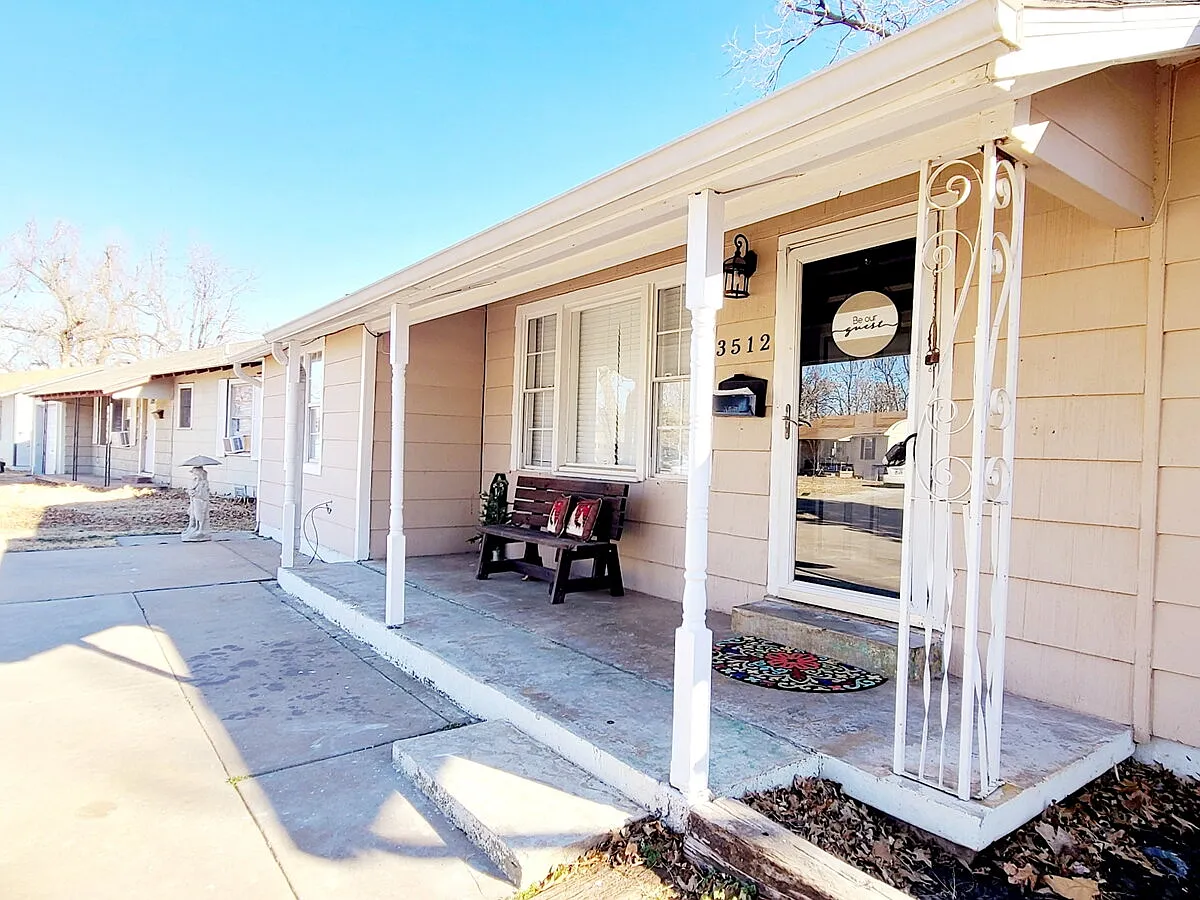 3 bed, 2.0 bath, 1092 sqft, $1,275 — Photo 2