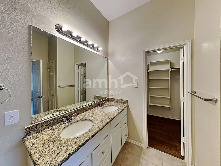 528 Paddle Dr — Photo 10