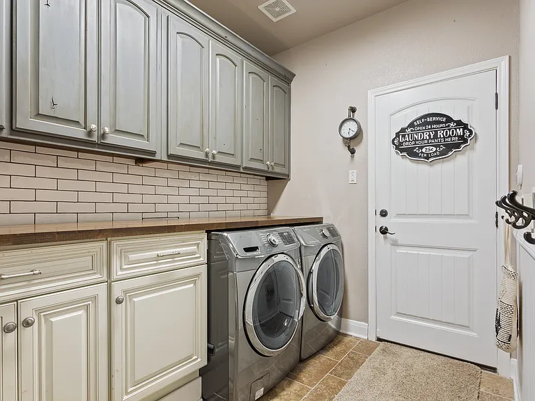 8464 Spicewood Springs Rd — Photo 48