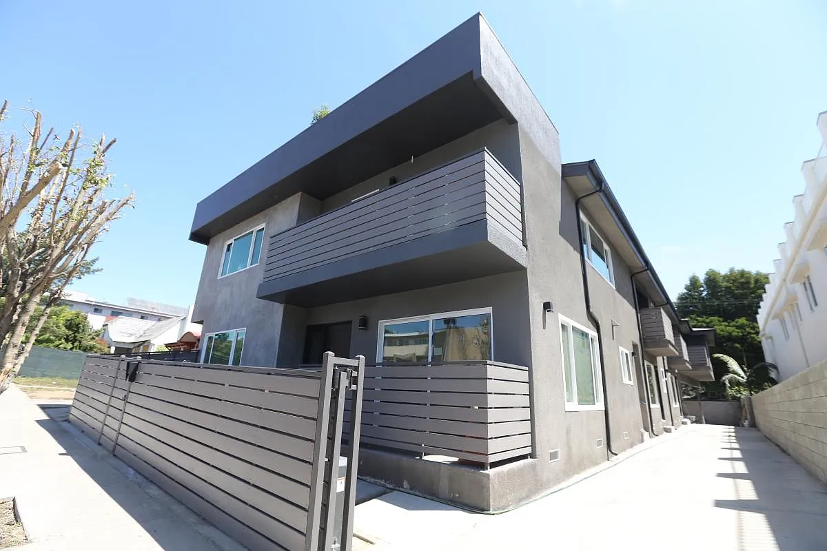 1342 N Fairfax Ave — Photo 1