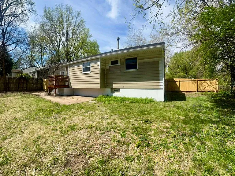 316 Cameron Rd — Photo 13