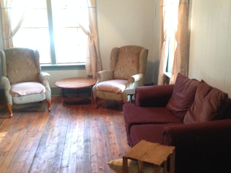 1st image of 305 W 4th St