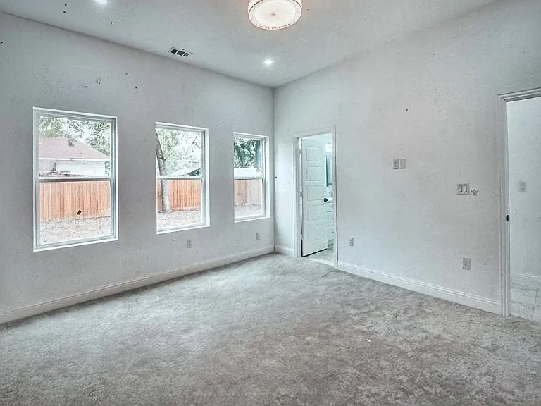 2902 Jim St — Photo 8