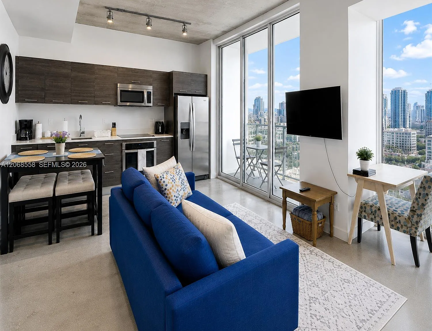 Centro Condo — Photo 2