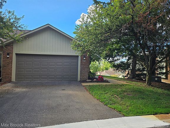 2nd image of 5663 Hillcrest Cir E #64