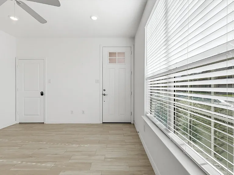 8316 Catalpa Ln — Photo 6