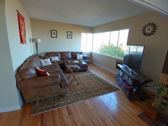 2nd image of 920 Martinez St