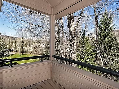 221 Vine St — Photo 2