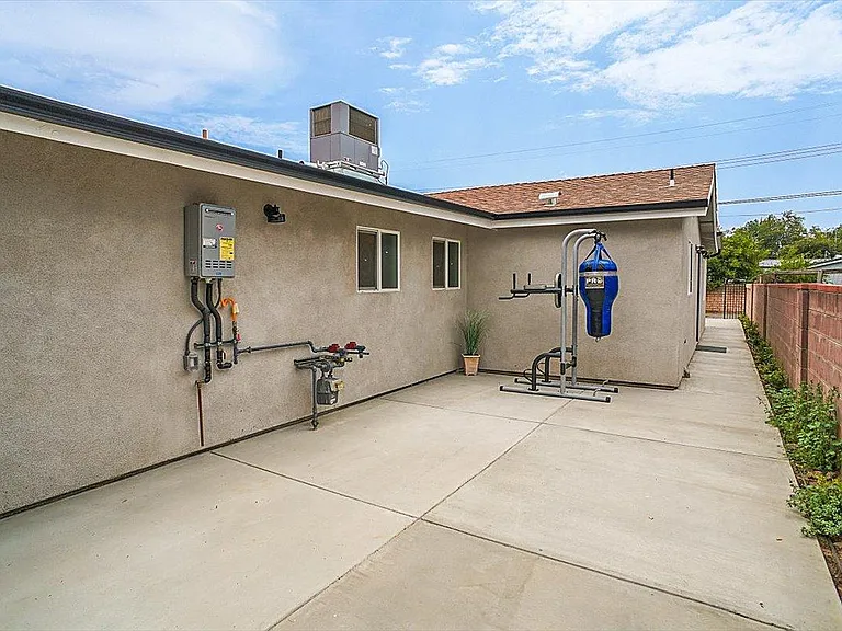 22934 Roscoe Blvd — Photo 11
