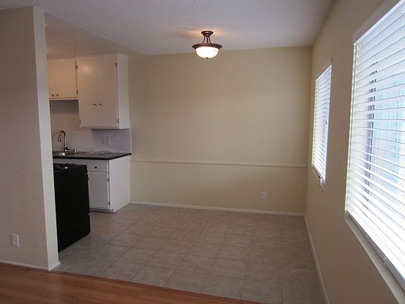 4th image of 933 Wilcox Ave APT 2