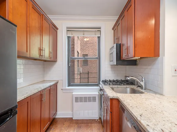 259 Bennett Avenue image 4 of 10