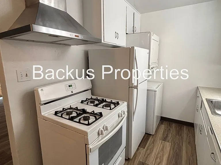 922 Lupin Dr — Photo 7