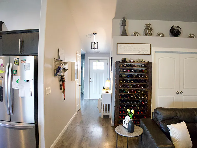 1283 Hazelnut Ct — Photo 3