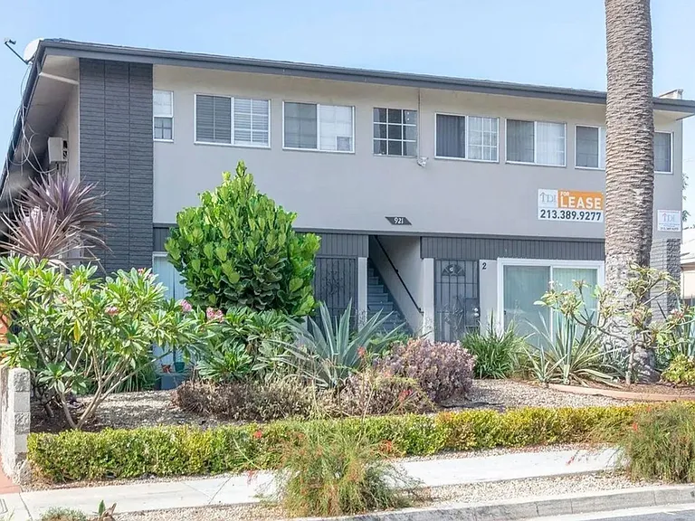 921 N Eucalyptus Ave — Photo 1
