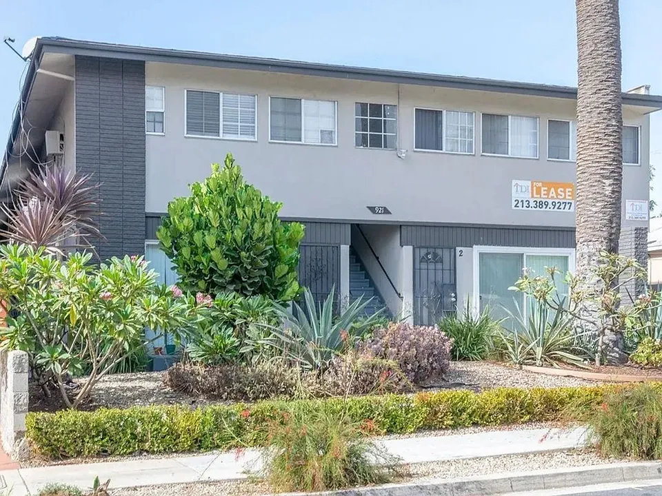 921 N Eucalyptus Ave